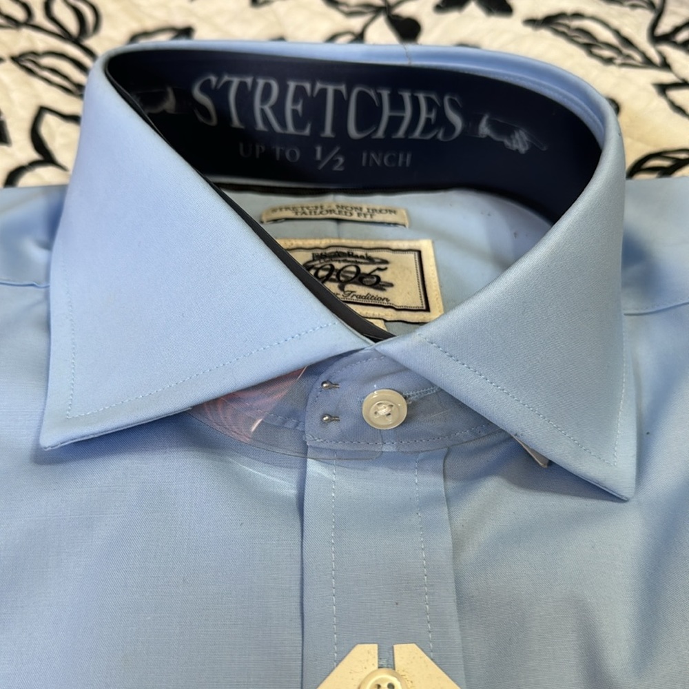 (773) NWT Mens long sleeve dress shirt by Jos A Bank. Size 15 1/2-33.  Lt.blue - Picture 3 of 7